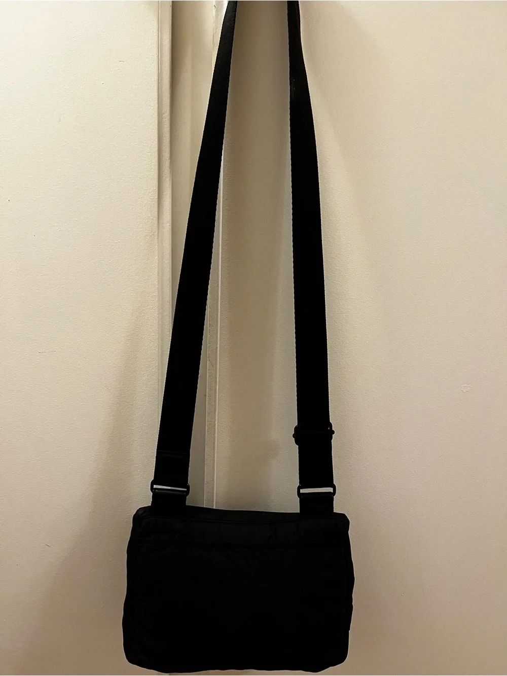 Reaction Kenneth Cole Black Quilted Messenger Bag